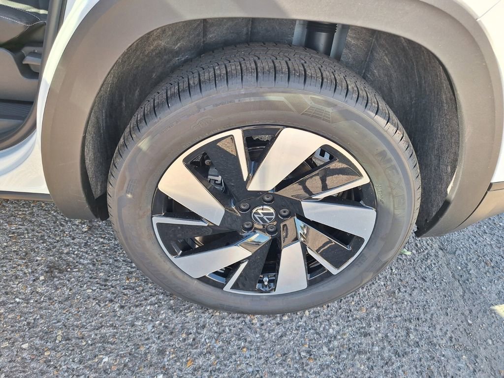 New 2026 Volkswagen Atlas Cross Sport SE image 22