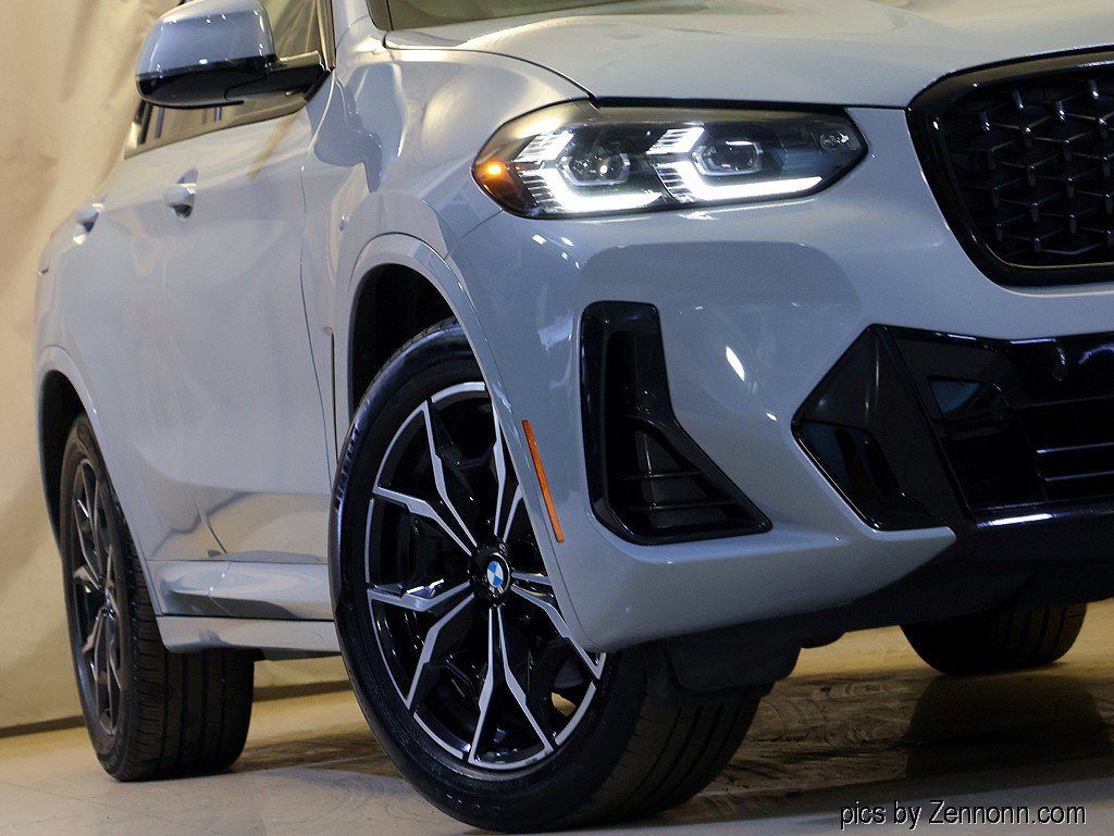 Used 2023 BMW X4 xDrive30i w/ M Sport Package AWD/4WD image 4
