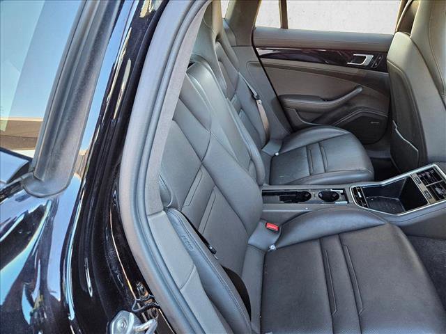 Used 2019 Porsche Panamera image 18