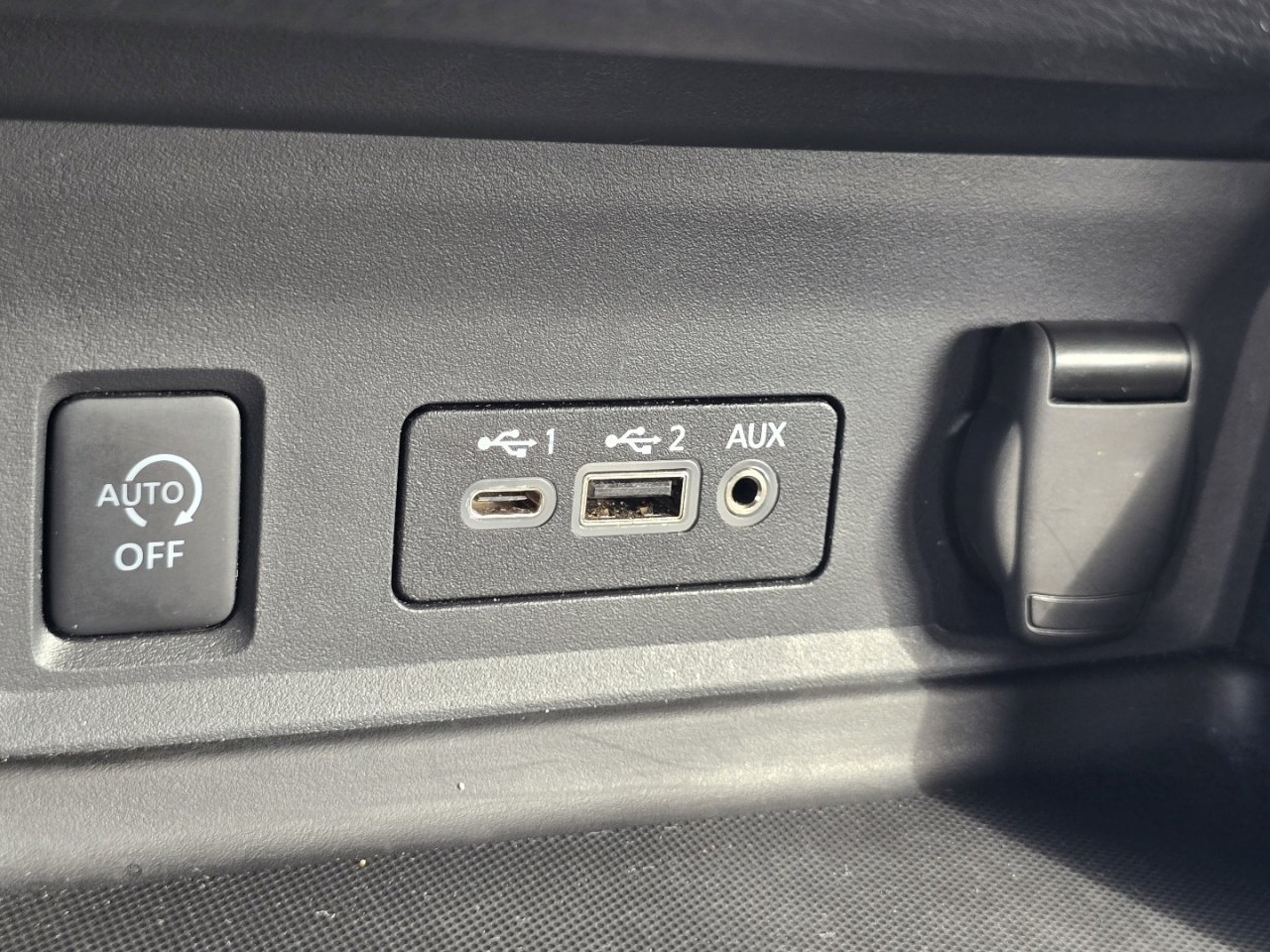 Used 2025 Nissan Sentra SR FWD image 31