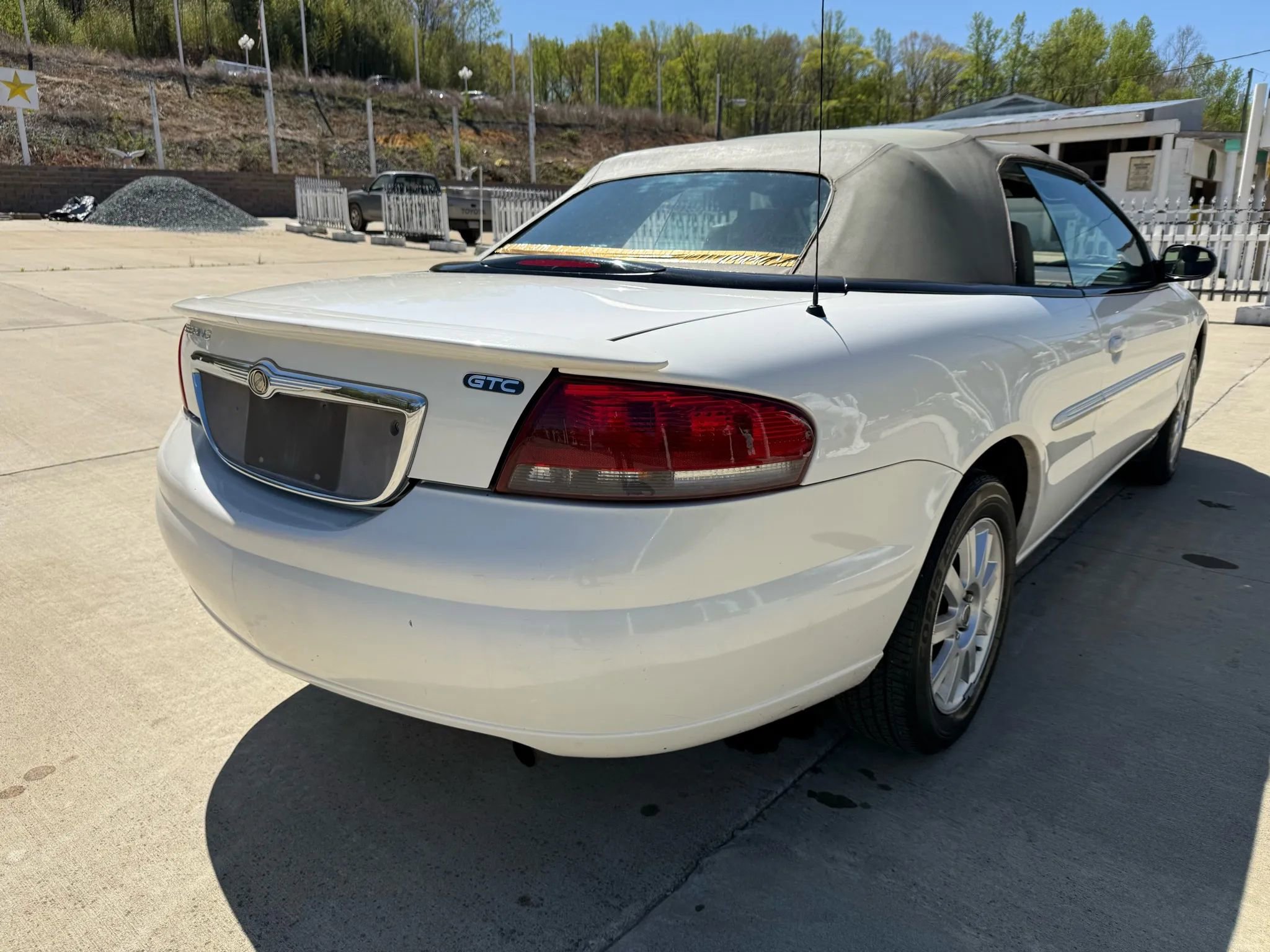 Used 2004 Chrysler Sebring GTC image 7