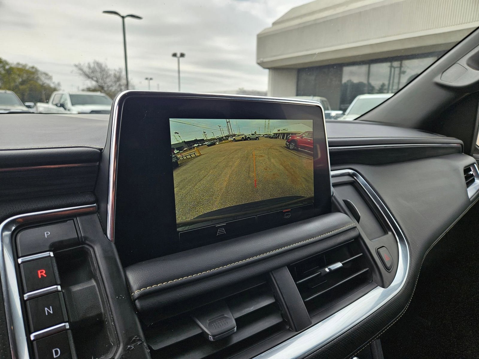 Used 2024 GMC Yukon SLT image 16