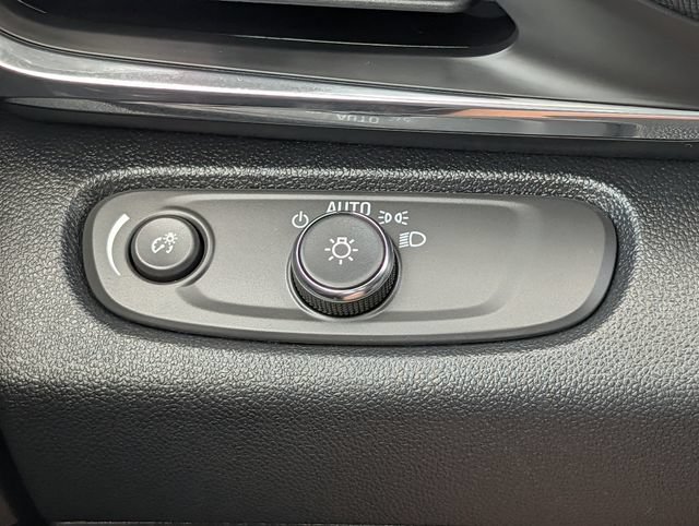 Used 2025 Buick Envista Preferred FWD image 22