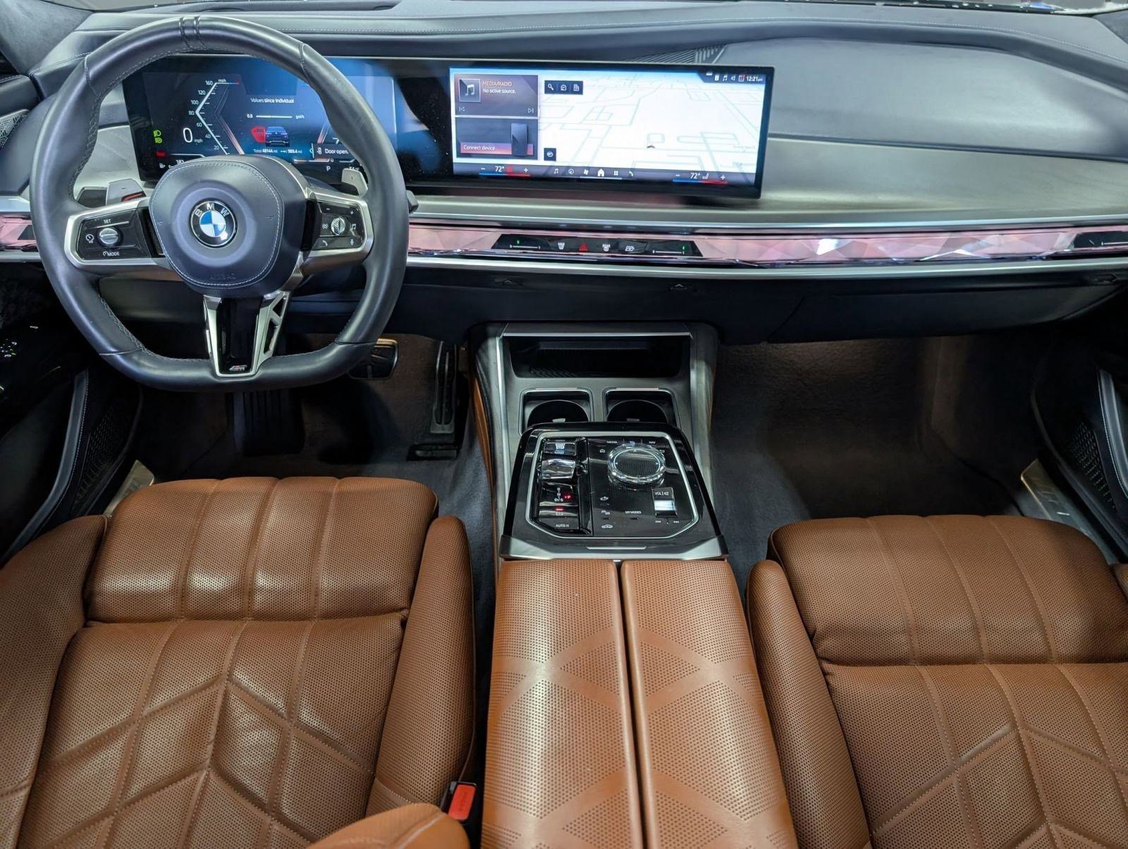 Used 2023 BMW 760i xDrive image 16