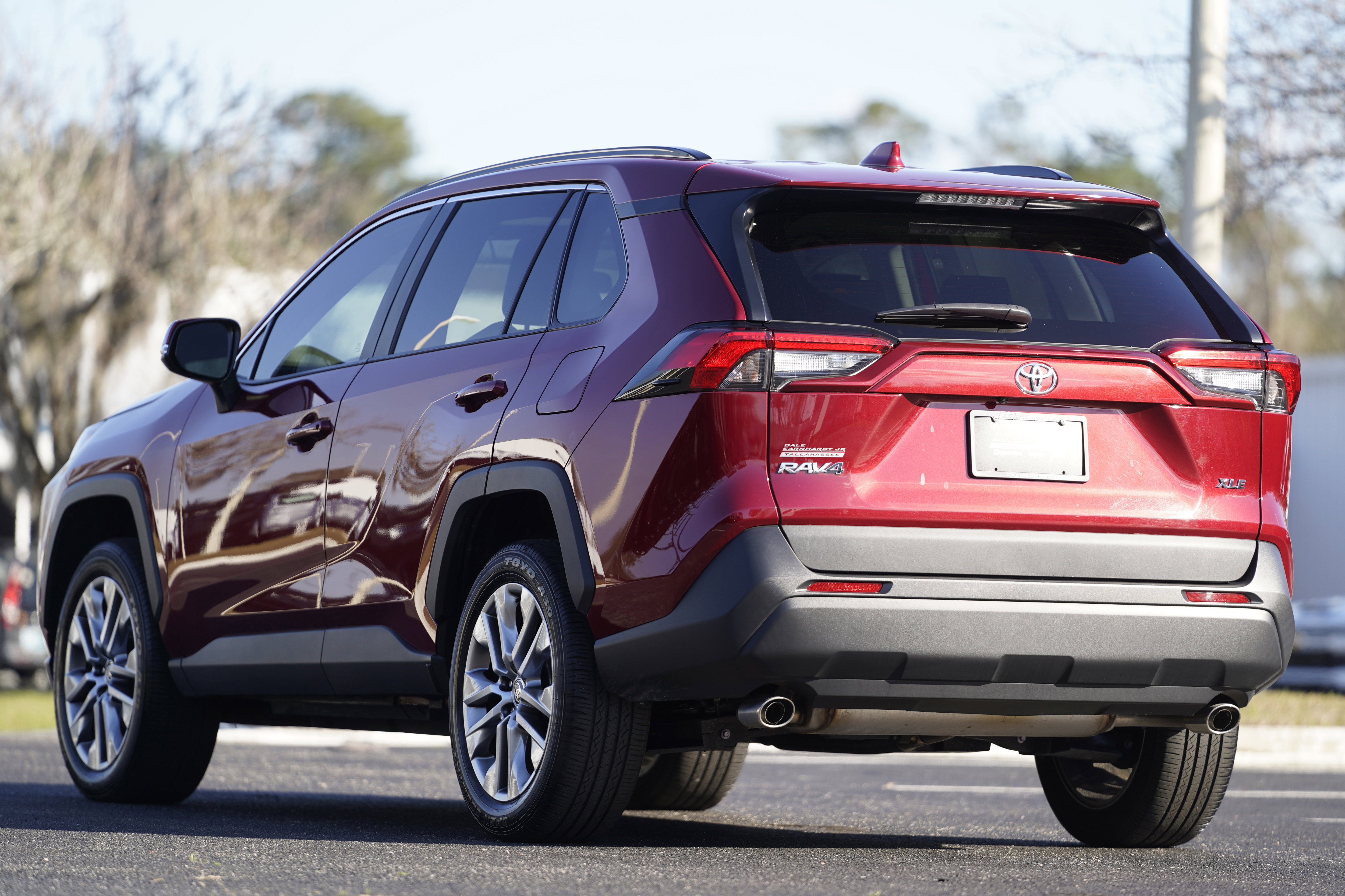 Used 2022 Toyota RAV4 XLE Premium image 3