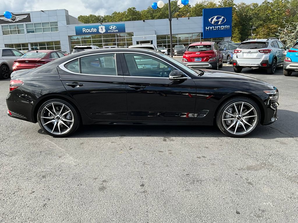 Used 2025 Genesis G70 2.5T image 8