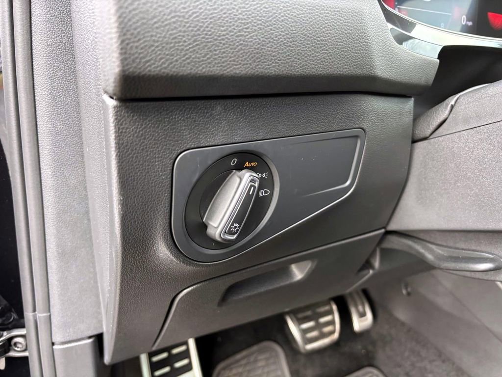 Used 2023 Volkswagen Tiguan SE R-Line image 14