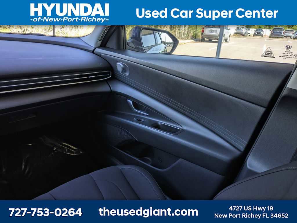 Used 2021 Hyundai Elantra SEL FWD image 16
