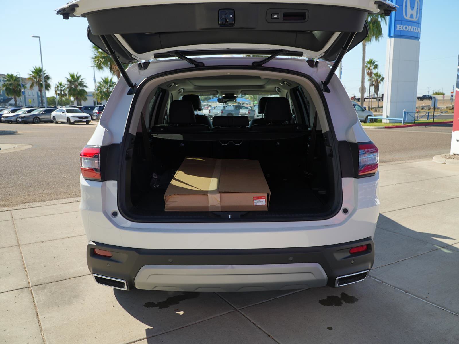 New 2025 Honda Pilot Touring image 7