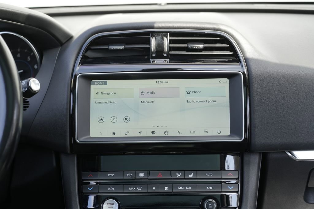 Used 2019 Jaguar F-PACE Premium image 43