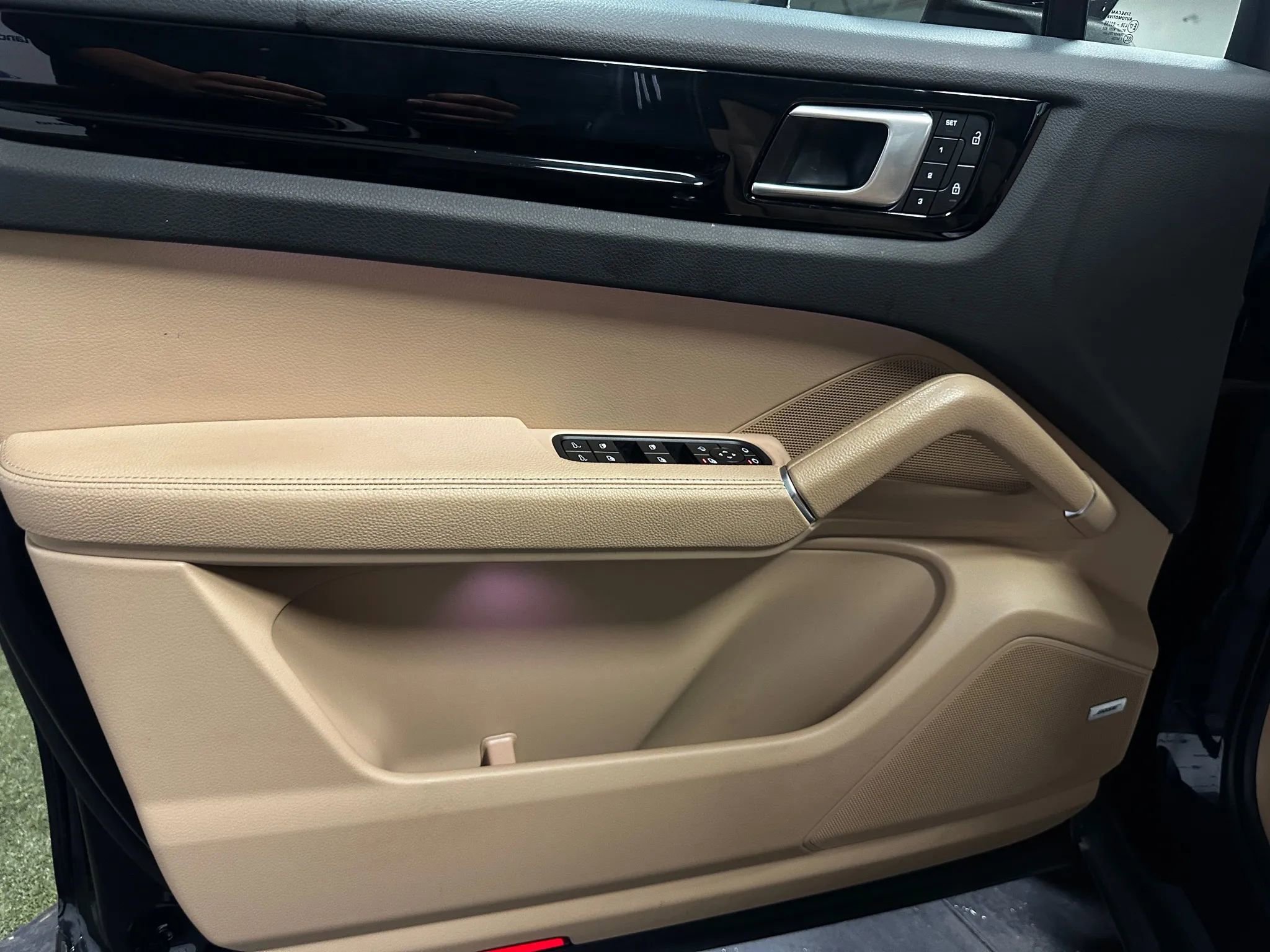 Used 2022 Porsche Cayenne Sport Utility 4D image 13