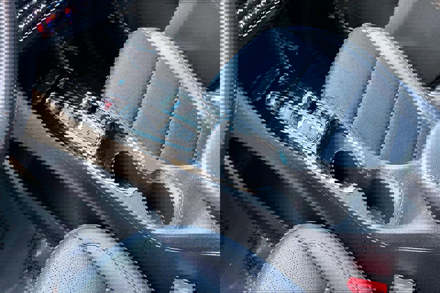 Used 2022 Chevrolet Bolt EUV Premier w/ Sun & Sound Package image 17