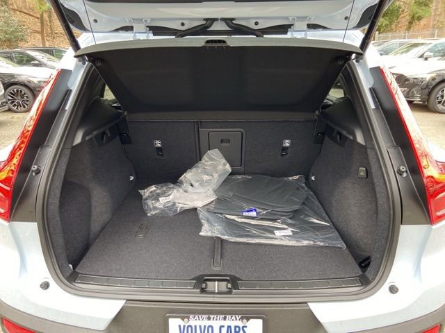 New 2026 Volvo XC40 B5 Ultra w/ Climate Package image 18