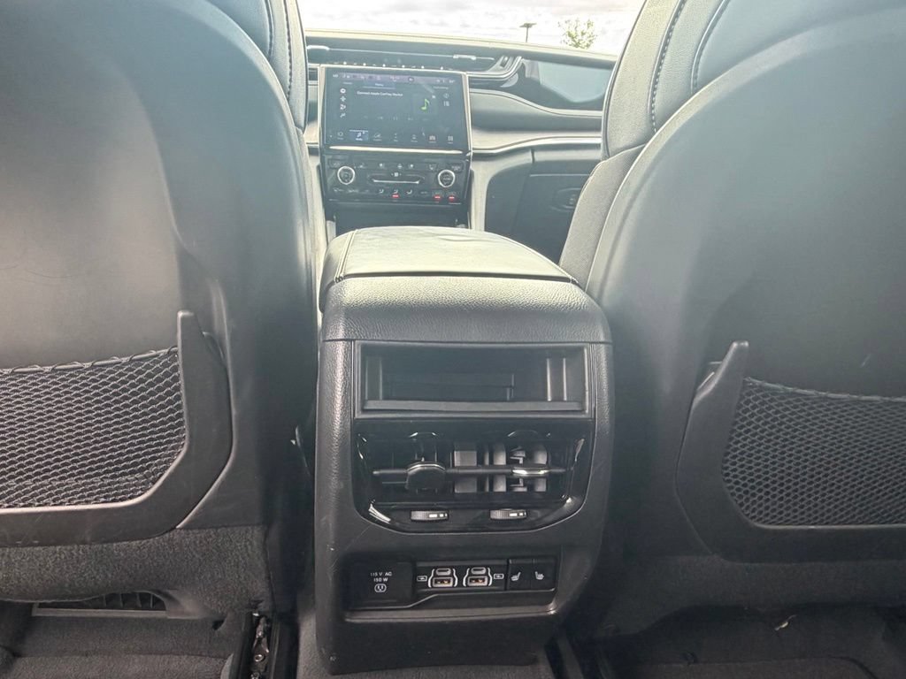 Used 2022 Jeep Grand Cherokee Overland AWD/4WD image 41