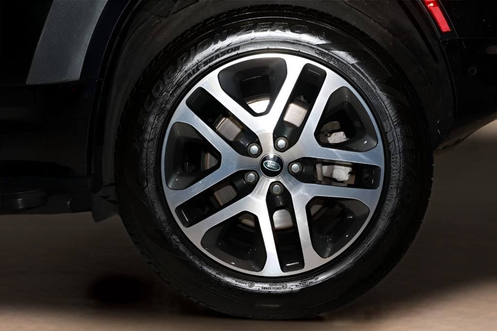 Used 2023 Land Rover Defender 110 X-Dynamic SE image 46