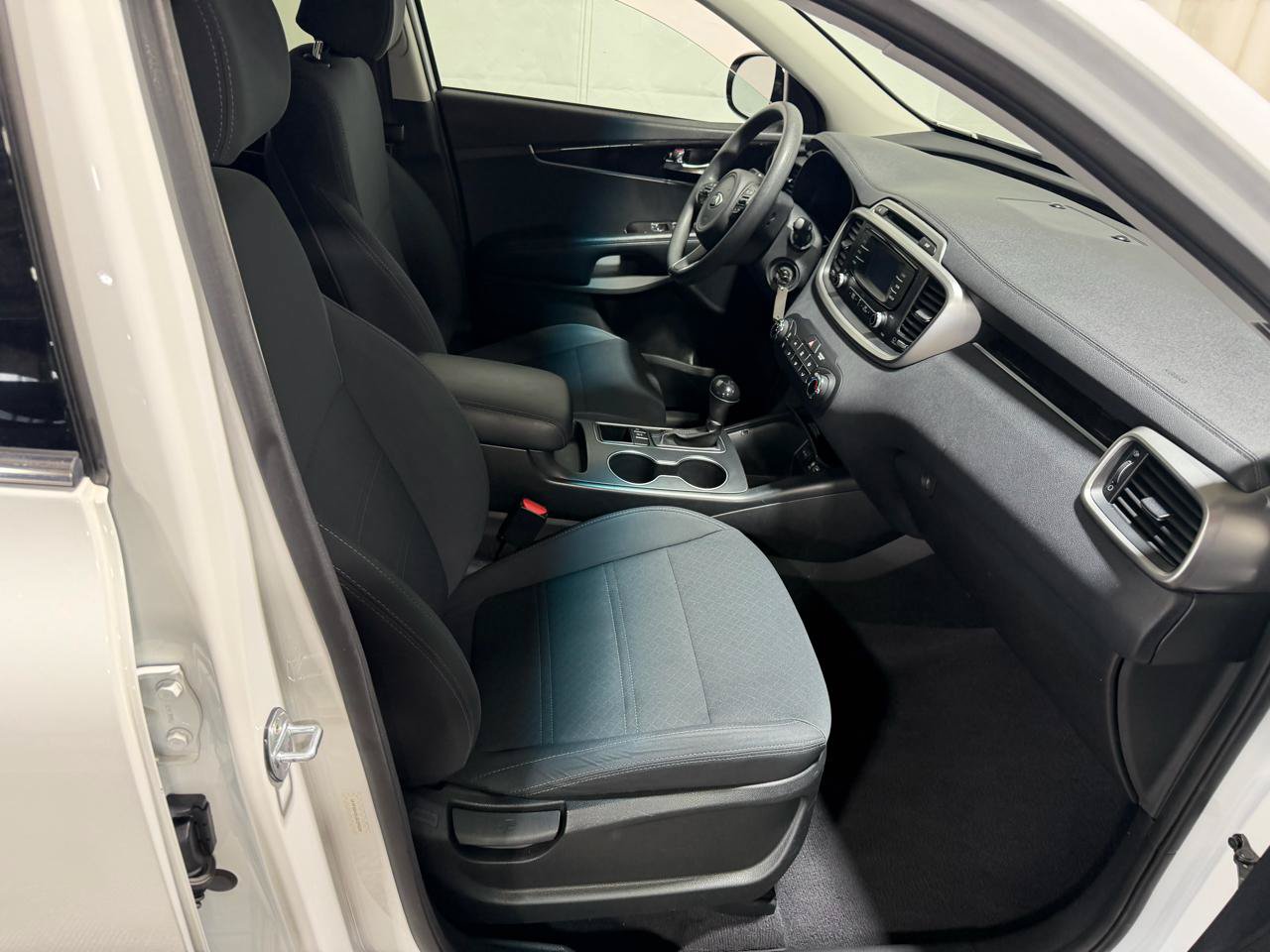 Used 2018 Kia Sorento LX AWD/4WD image 11