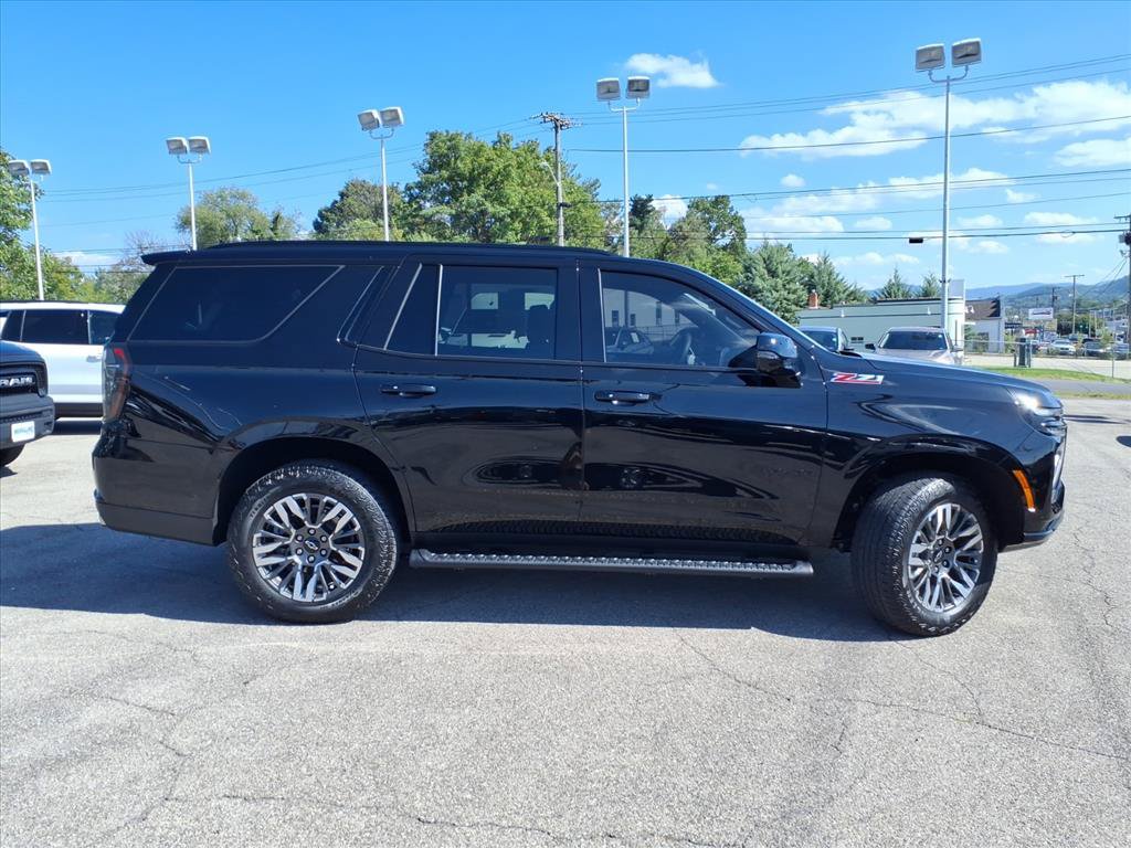 Used 2025 Chevrolet Tahoe Z71 w/ Comfort Package AWD/4WD image 3