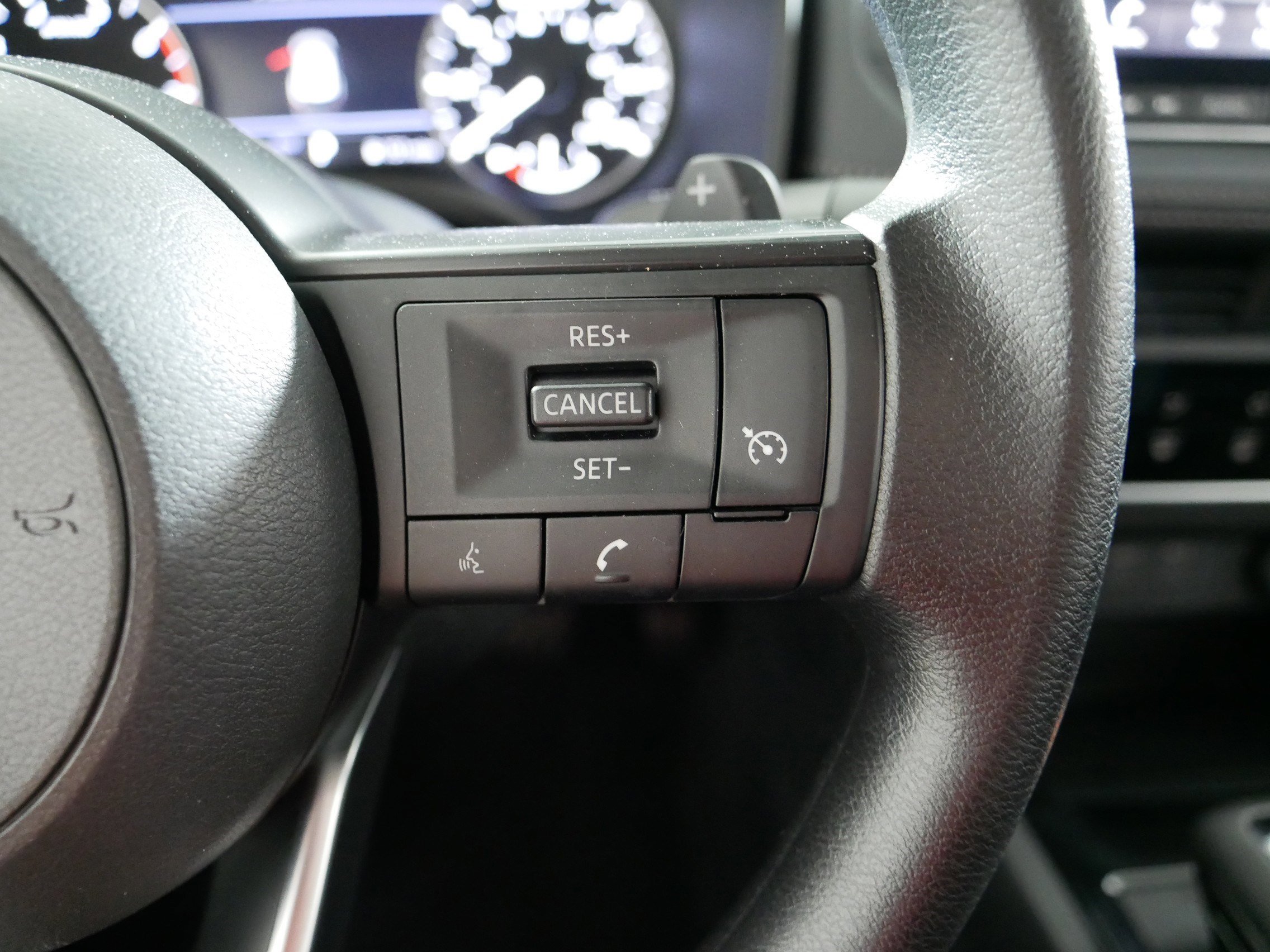 Used 2024 Nissan Rogue S AWD/4WD image 28