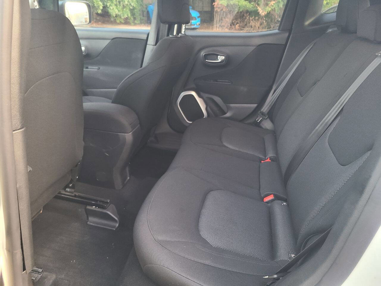 Used 2019 Jeep Renegade Sport w/ Sport Appearance Group AWD/4WD image 16