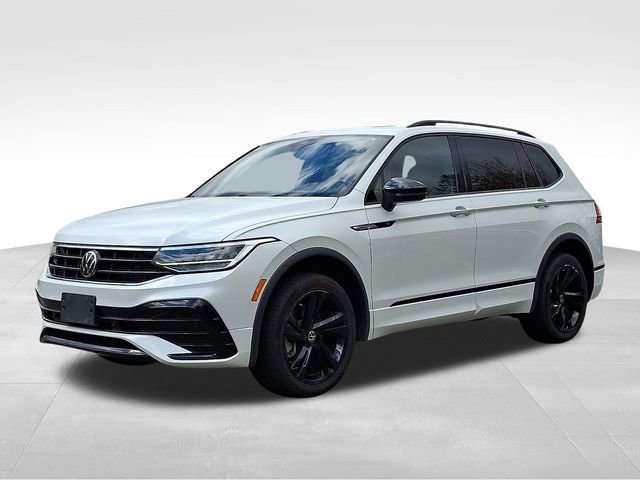 Used 2024 Volkswagen Tiguan SE R-Line AWD/4WD image 3