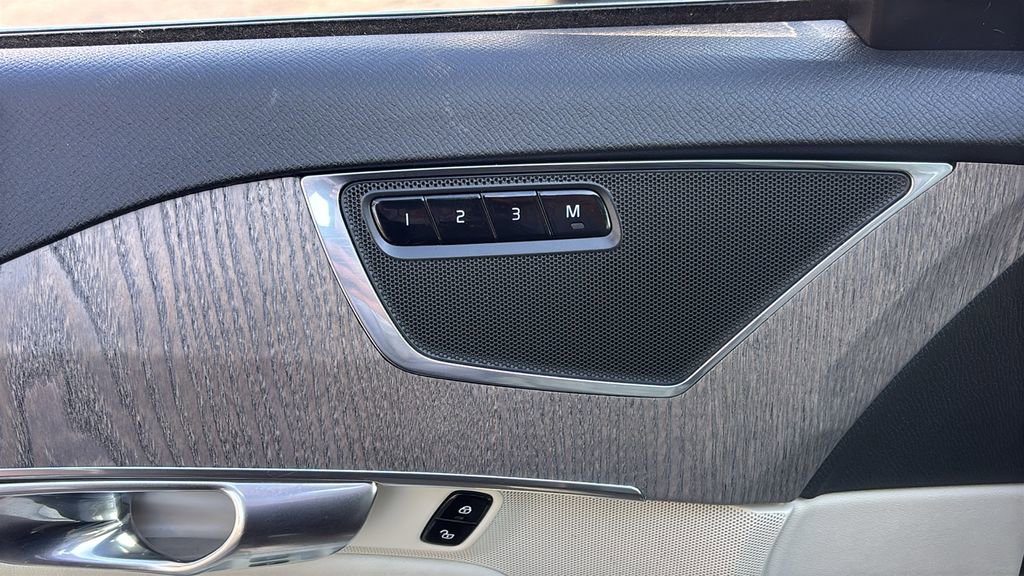 Used 2023 Volvo XC90 B5 Plus w/ Protection Package Premier image 11