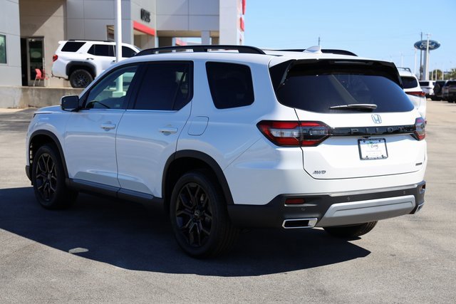 New 2025 Honda Pilot Touring image 6