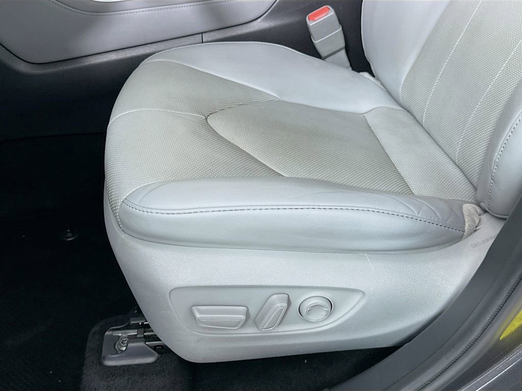 Used 2021 Toyota Highlander Limited image 20