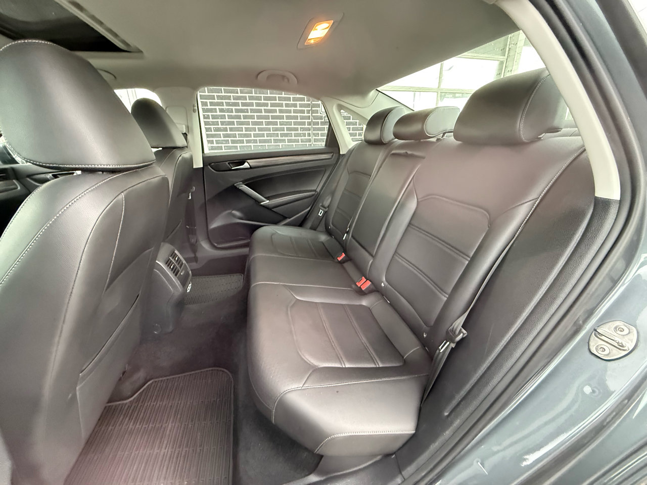 Used 2020 Volkswagen Passat 2.0T R-Line image 4