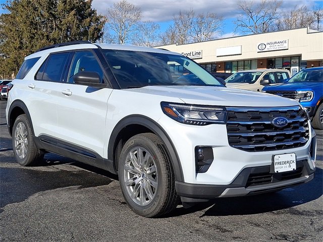 New 2026 Ford Explorer Active w/ Active Comfort Package image 2