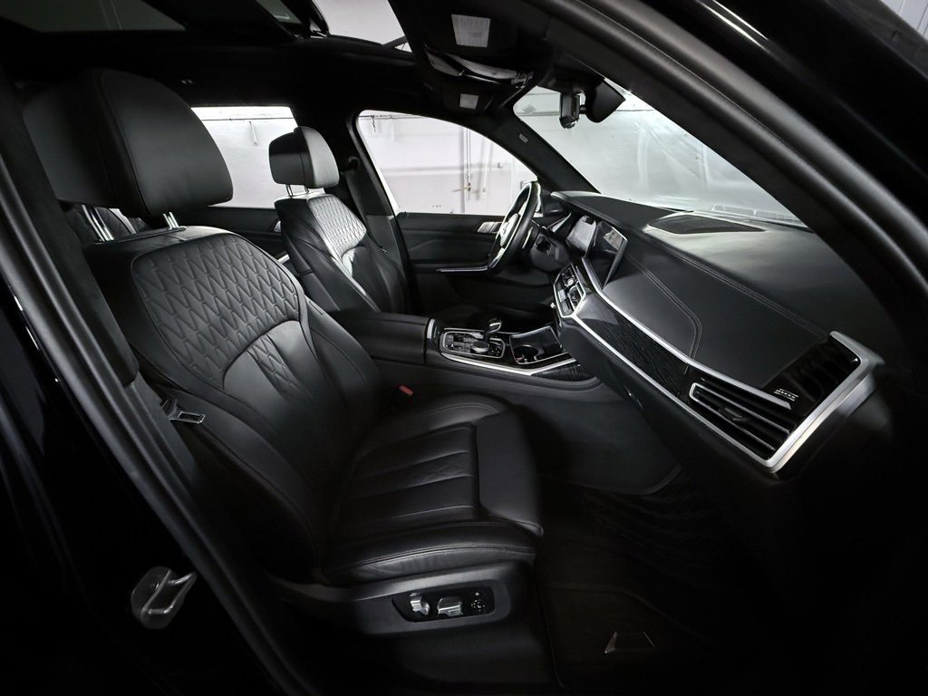 Used 2022 BMW X7 M50i image 33