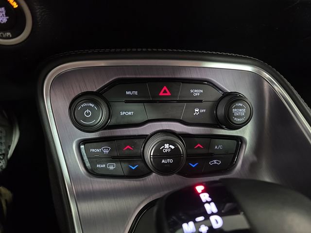 Used 2017 Dodge Challenger SXT image 14