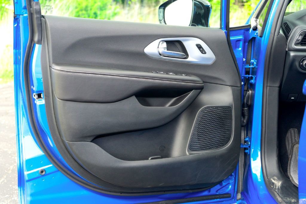 New 2026 Chrysler Pacifica Limited FWD image 20