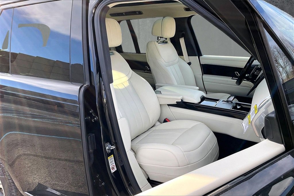 New 2025 Land Rover Range Rover SE image 11