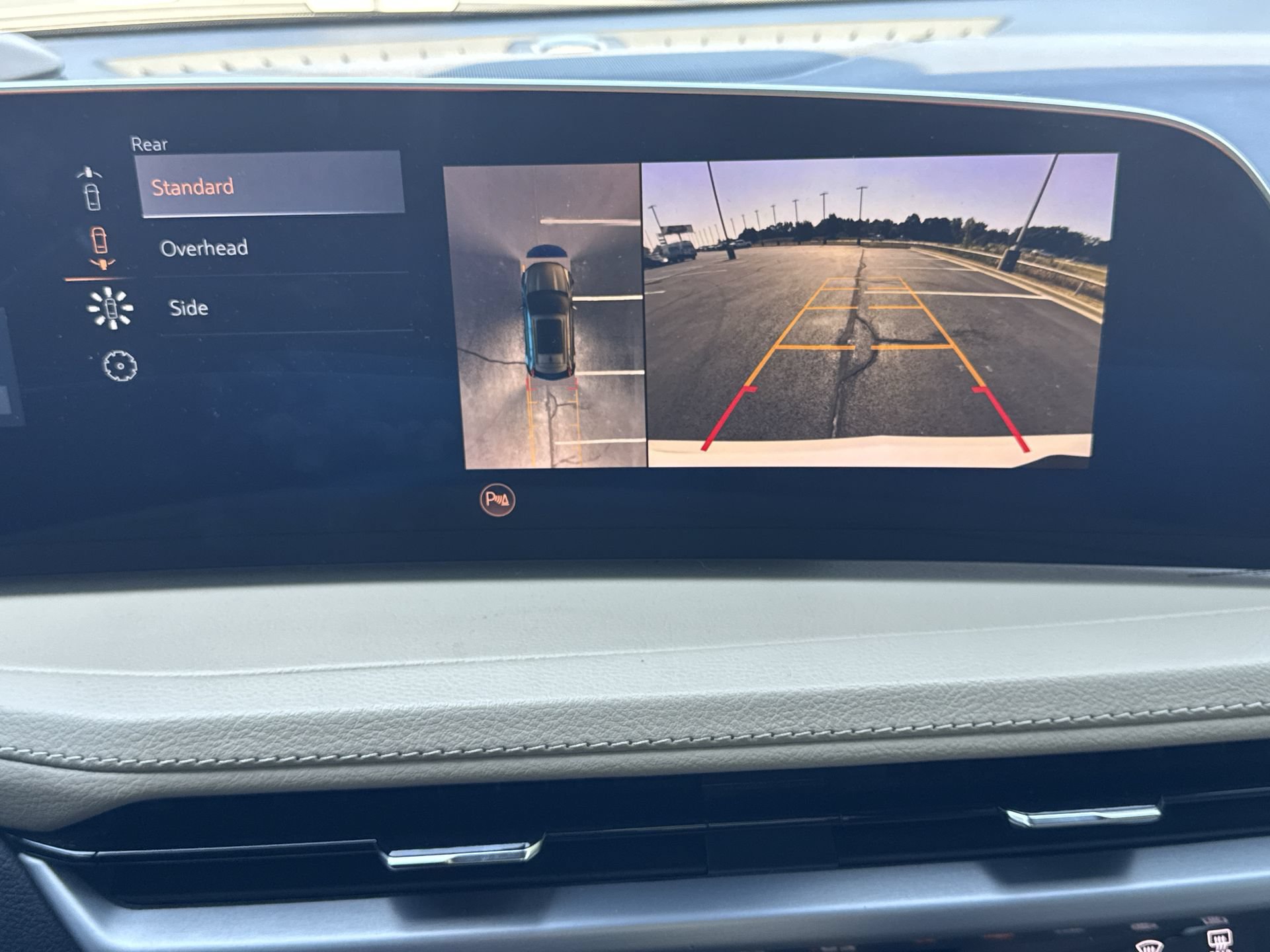 Used 2025 Cadillac XT4 Premium Luxury w/ Technology Package FWD image 17