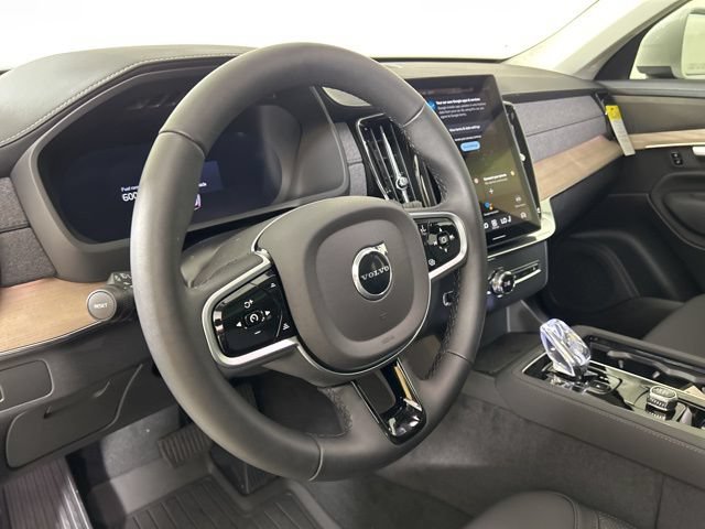 Used 2025 Volvo XC90 B6 Plus w/ Protection Package Premier AWD/4WD image 12