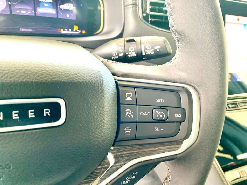 Used 2022 Jeep Wagoneer Series II AWD/4WD image 36