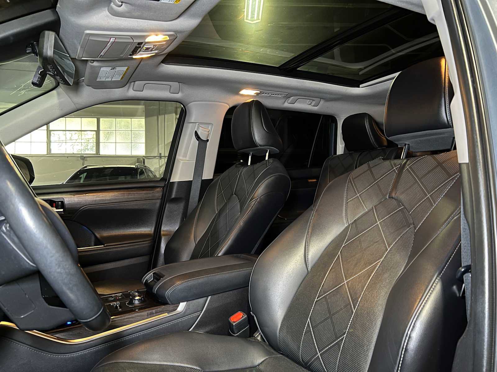 Used 2021 Toyota Highlander Platinum image 25