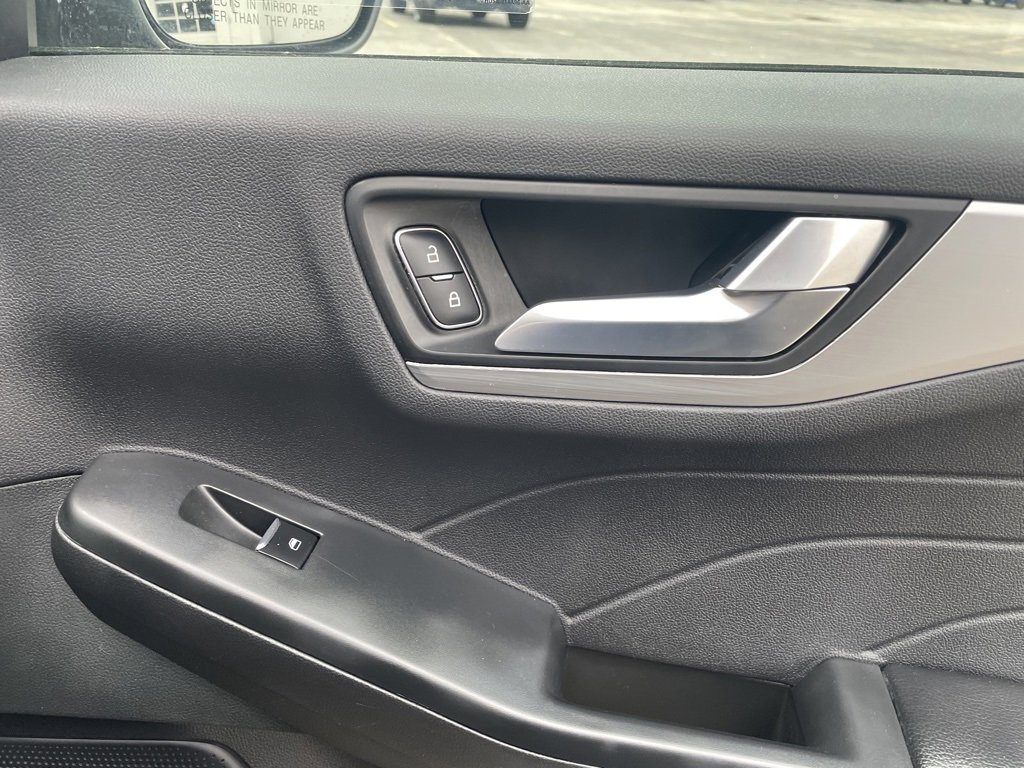 Used 2023 Ford Escape Platinum image 10