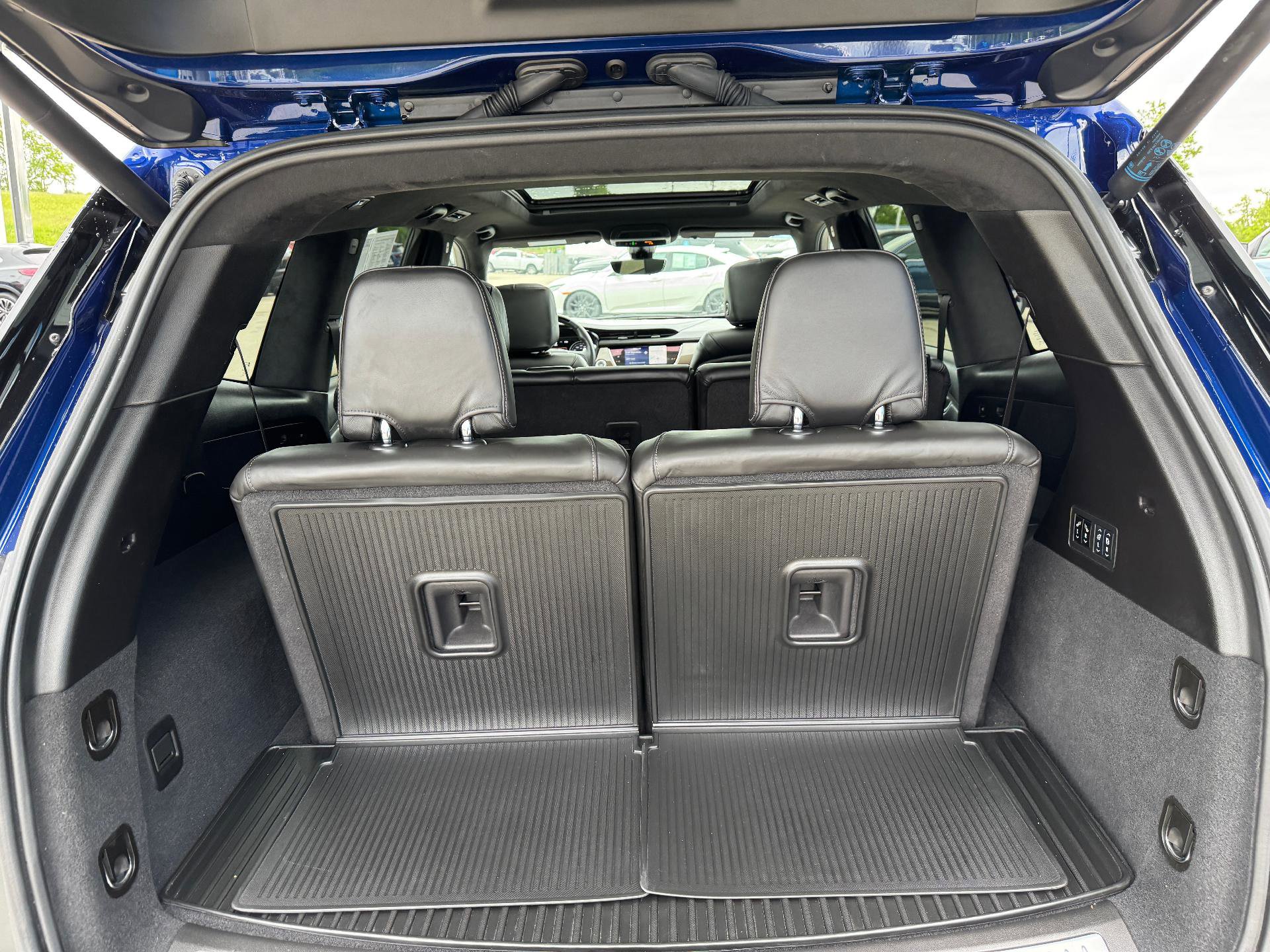 Used 2025 Cadillac XT6 Sport w/ Platinum Package image 12