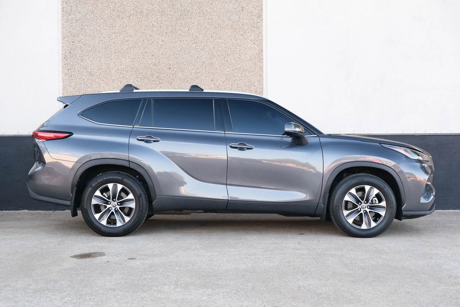 Used 2022 Toyota Highlander XLE image 11