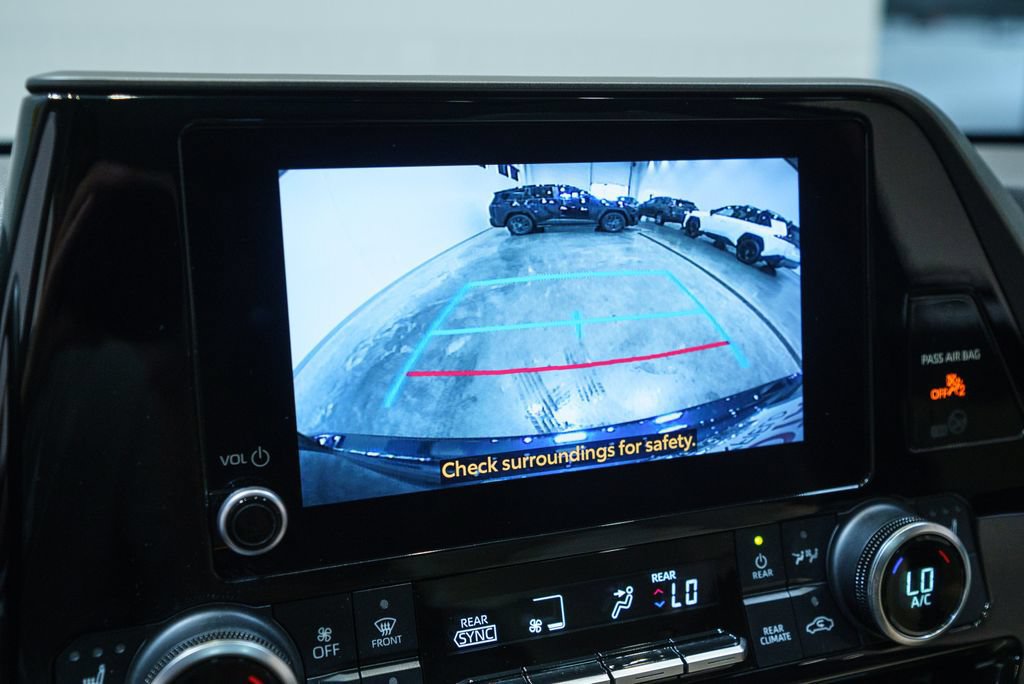 Used 2023 Toyota Highlander XLE AWD/4WD image 24