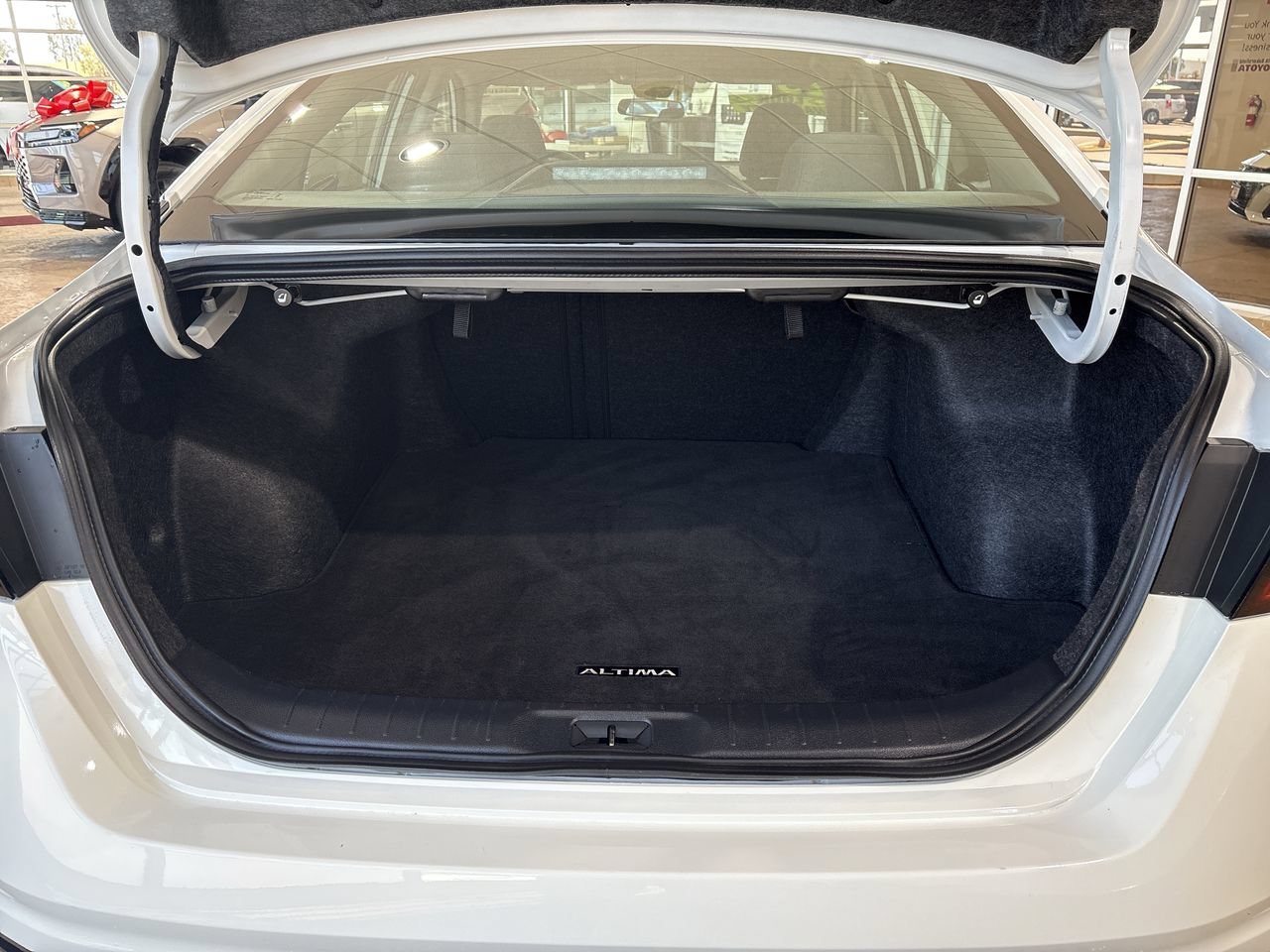 Used 2025 Nissan Altima 2.5 SV FWD image 23
