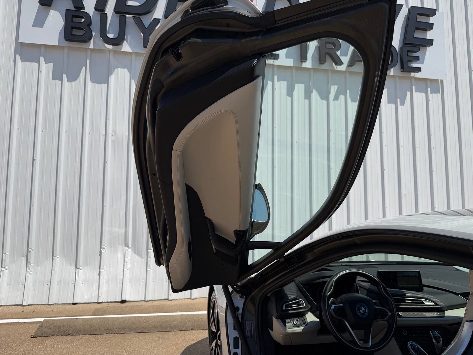 Used 2019 BMW i8 Coupe AWD/4WD image 23