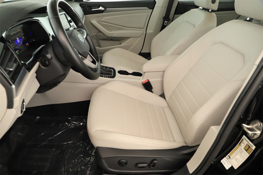 Used 2023 Volkswagen Jetta SE image 23