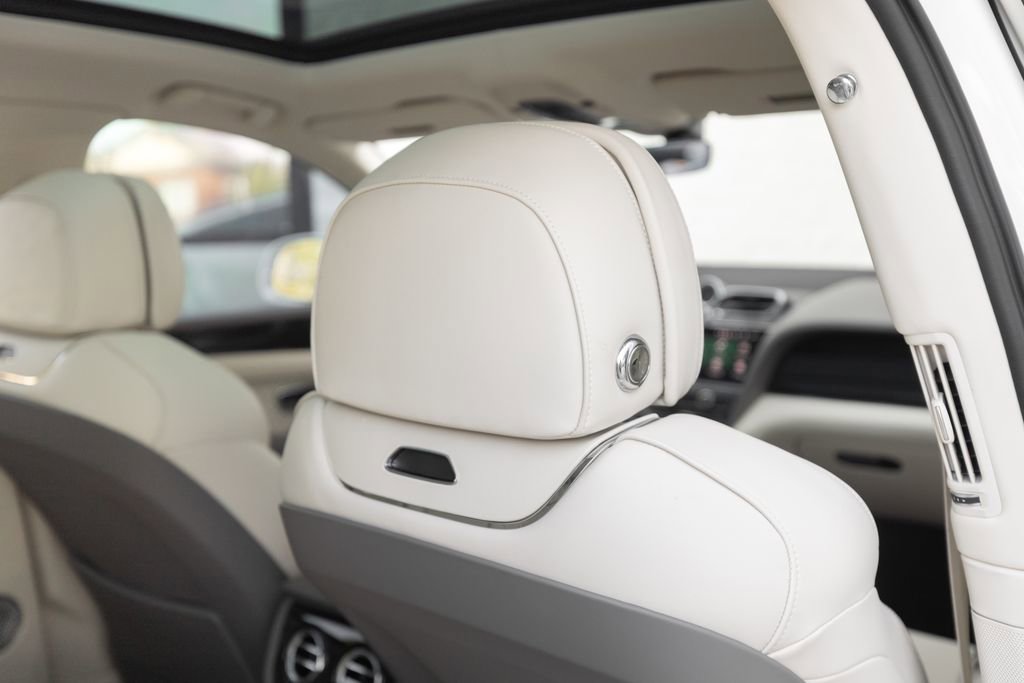 Used 2023 Bentley Bentayga Speed AWD/4WD image 46