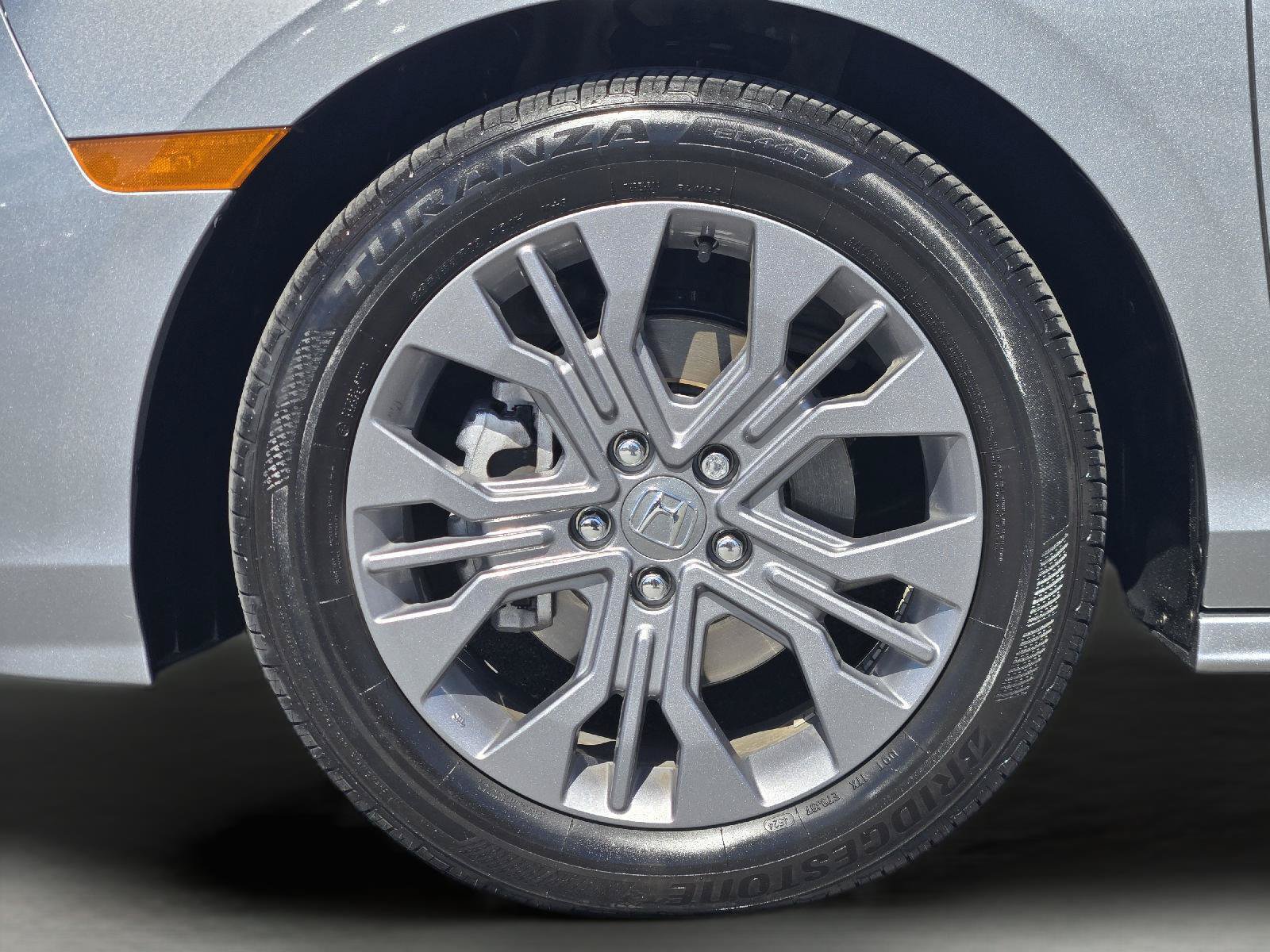 Used 2025 Honda Odyssey Touring image 11