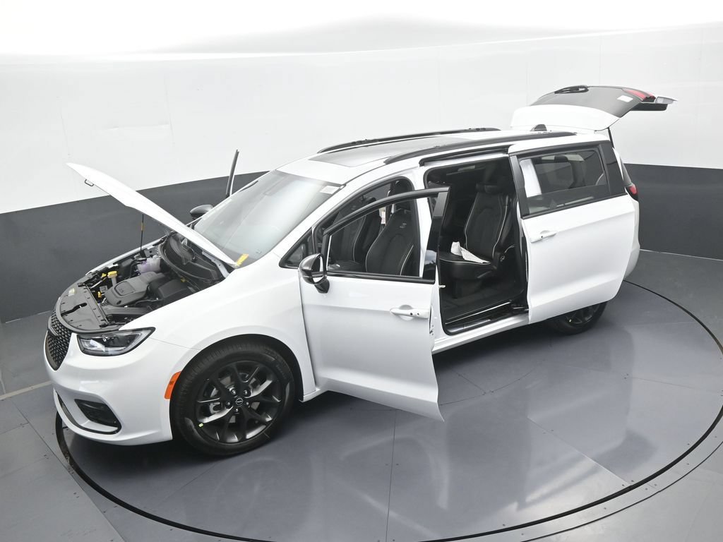New 2026 Chrysler Pacifica Limited w/ S Appearance Package FWD image 59