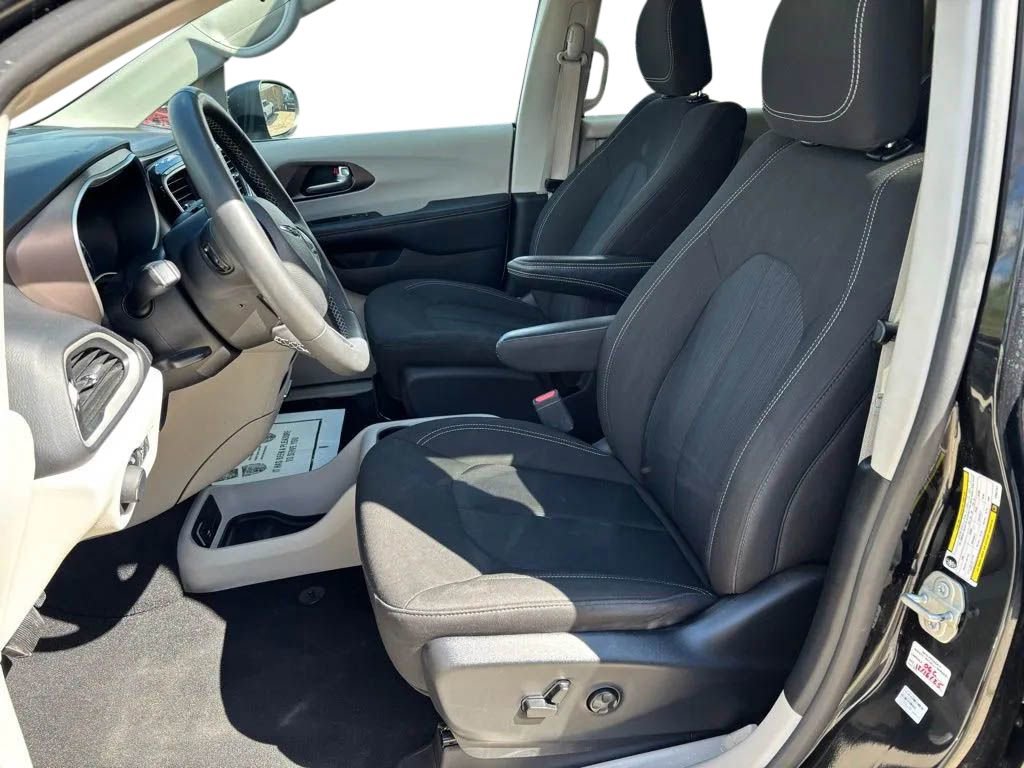Used 2023 Chrysler Voyager LX FWD image 19