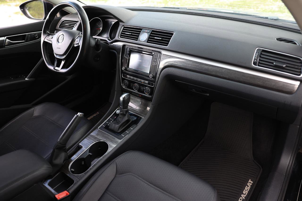 Used 2017 Volkswagen Passat 1.8T SE FWD image 18