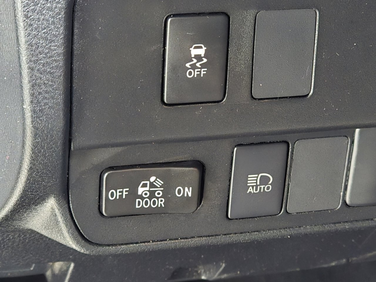 Certified 2023 Toyota Tacoma SR AWD/4WD image 9